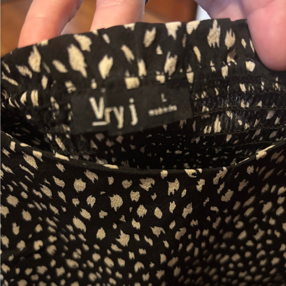 Women's Black and Off White Patterned Top - Picture 3 of 3